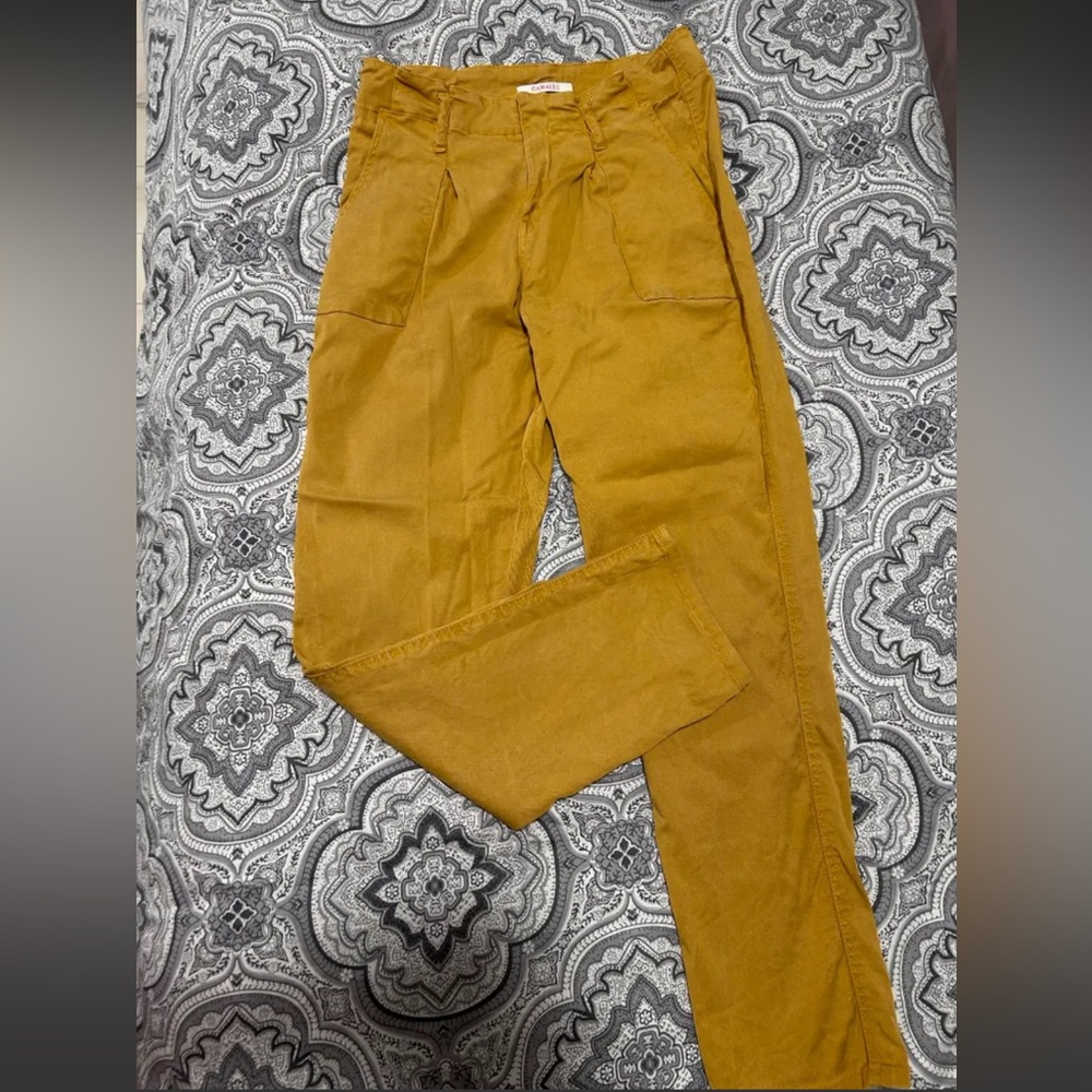 Pantalon taille droite jaune moutarde, très confortable!